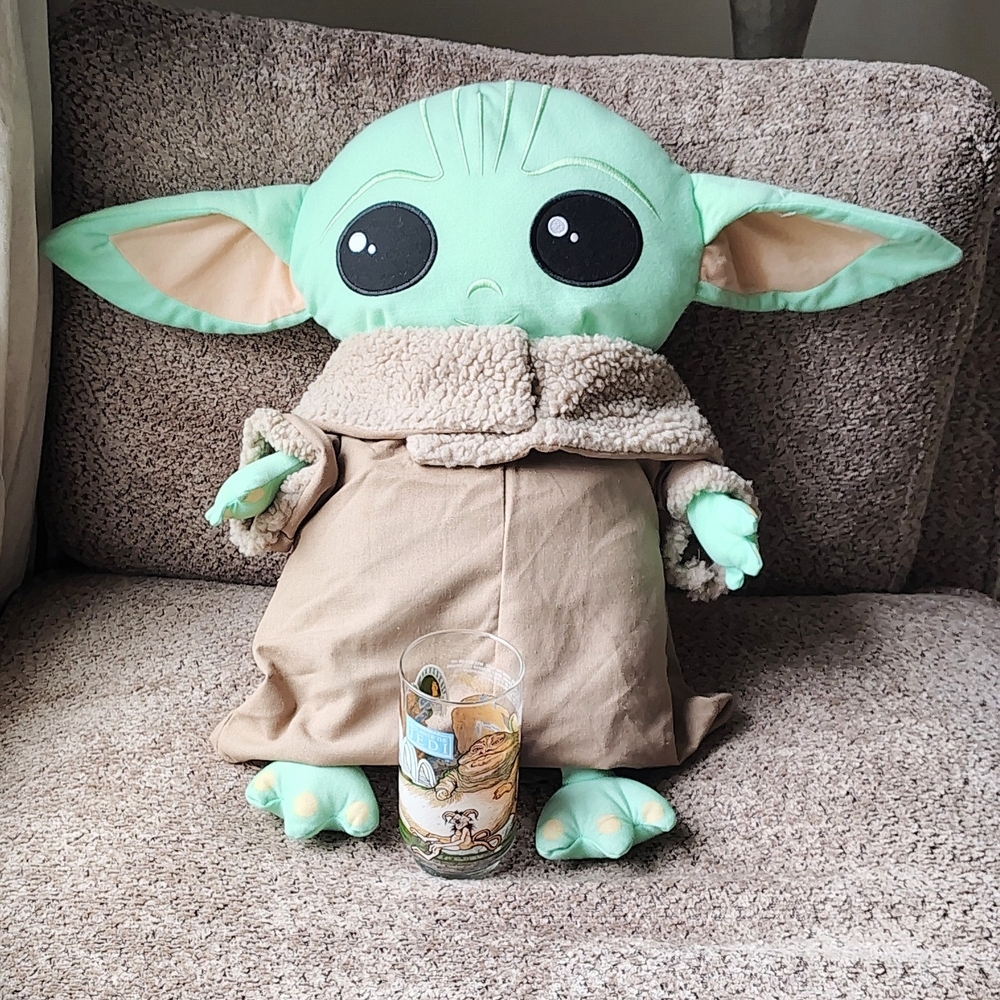 Baby Yoda Star Wars Bundle, The Mandalorian Pillow & Return Of The Jedi Glass 83